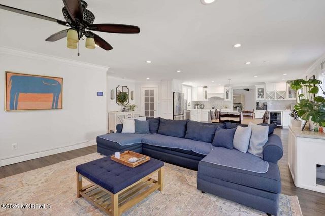 10 Wayne Court, Manalapan, NJ 07726
