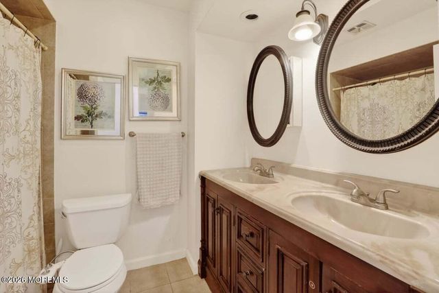 10 Wayne Court, Manalapan, NJ 07726