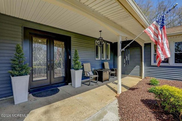 10 Wayne Court, Manalapan, NJ 07726