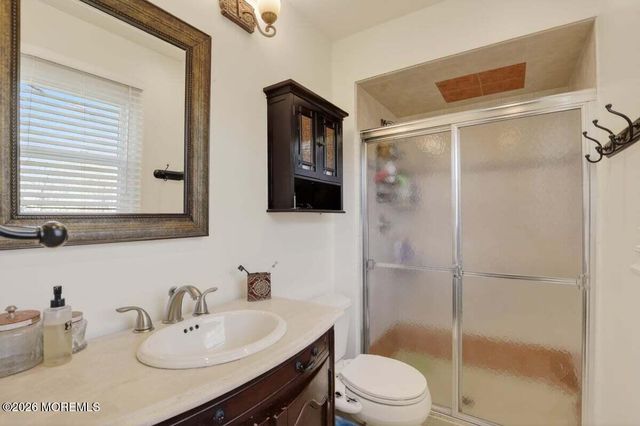 10 Wayne Court, Manalapan, NJ 07726
