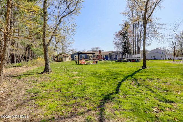10 Wayne Court, Manalapan, NJ 07726