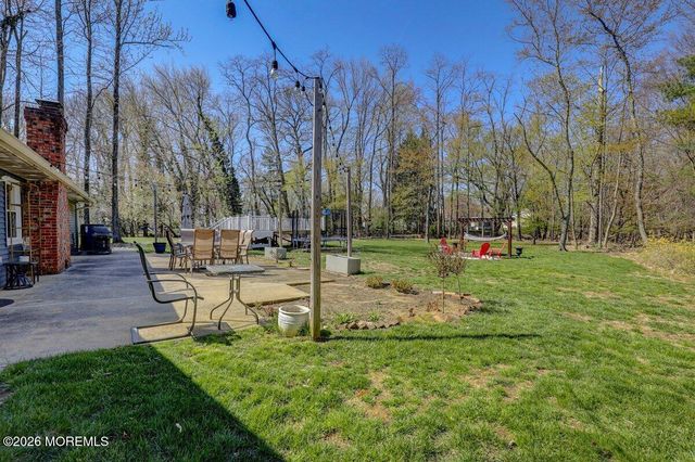 10 Wayne Court, Manalapan, NJ 07726