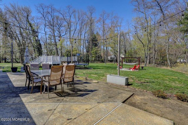 10 Wayne Court, Manalapan, NJ 07726
