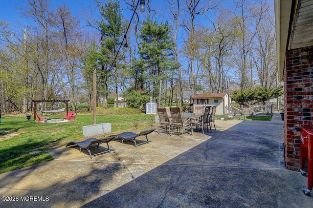 10 Wayne Court, Manalapan, NJ 07726