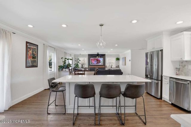 10 Wayne Court, Manalapan, NJ 07726