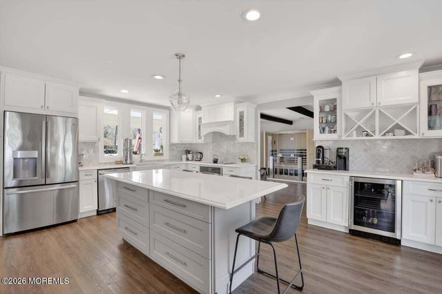 10 Wayne Court, Manalapan, NJ 07726