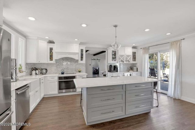 10 Wayne Court, Manalapan, NJ 07726