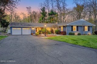 10 Wayne Court, Manalapan, NJ 07726