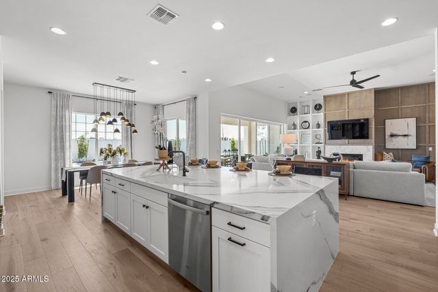 2153 E CHERRYWOOD Place, Chandler, AZ 85249