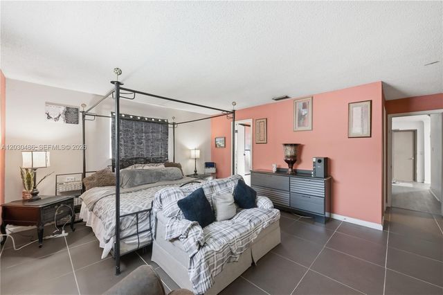 4801 NW 17th St, Lauderhill, FL 33313