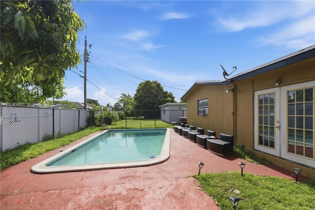 4801 NW 17th St, Lauderhill, FL 33313