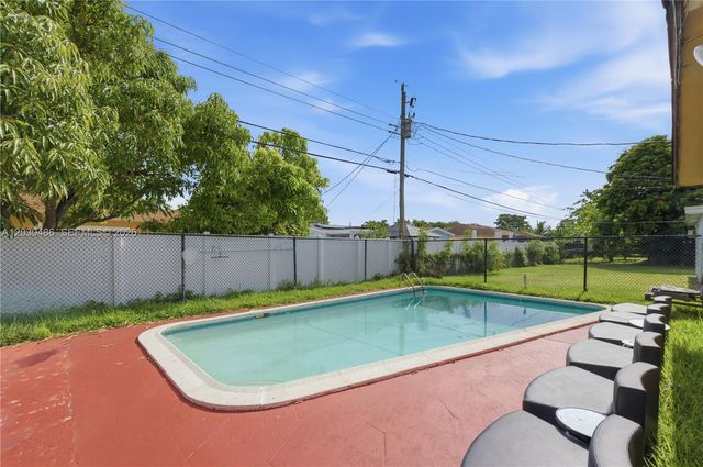 4801 NW 17th St, Lauderhill, FL 33313