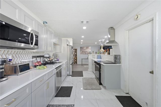4801 NW 17th St, Lauderhill, FL 33313