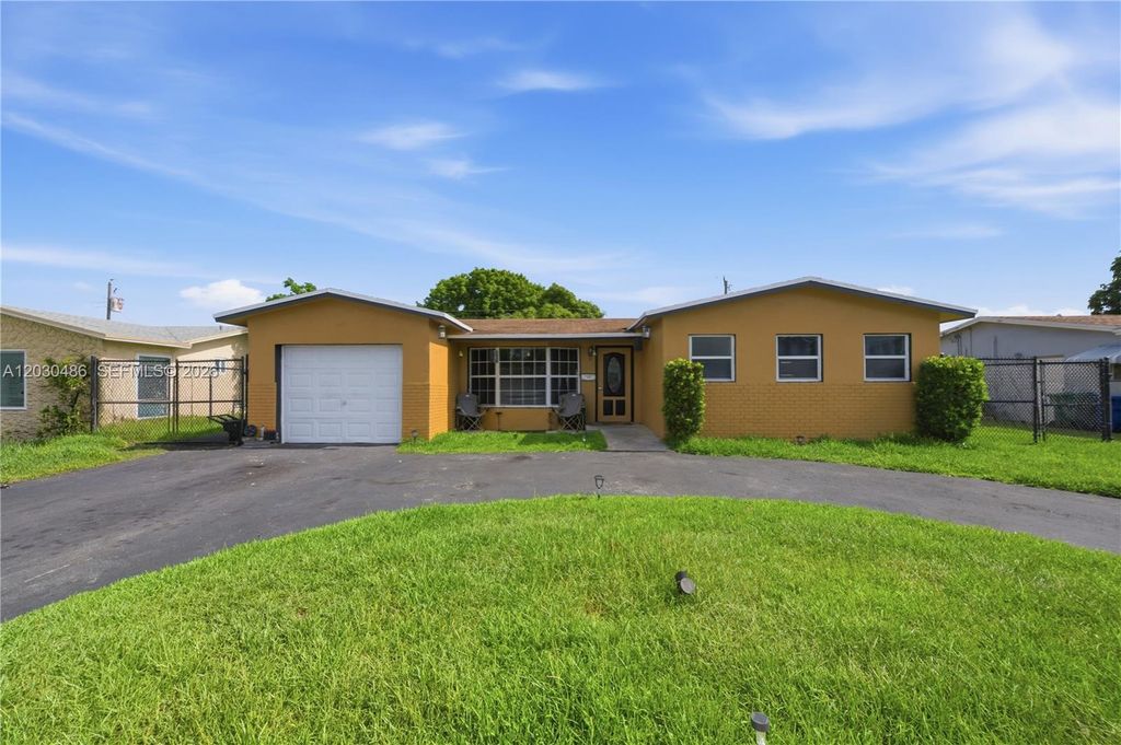 4801 NW 17th St, Lauderhill, FL 33313