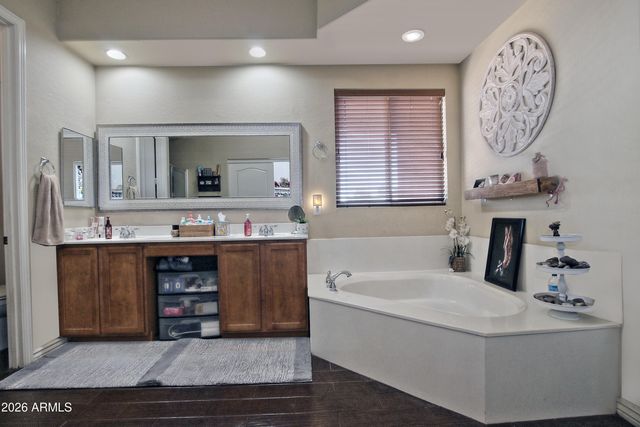 839 W SAGUARO Lane, San Tan Valley, AZ 85143