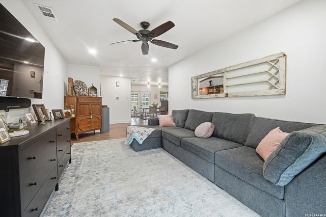 1299 CIBOLO TRL, Universal City, TX 78148