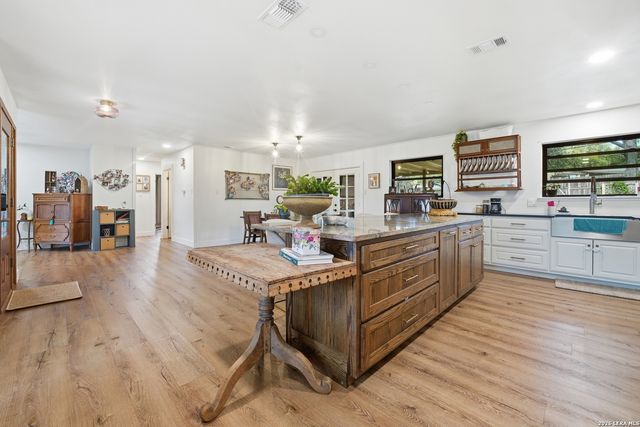 1299 CIBOLO TRL, Universal City, TX 78148