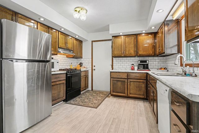 18197 County Road 40 Road, Goshen, IN 46526