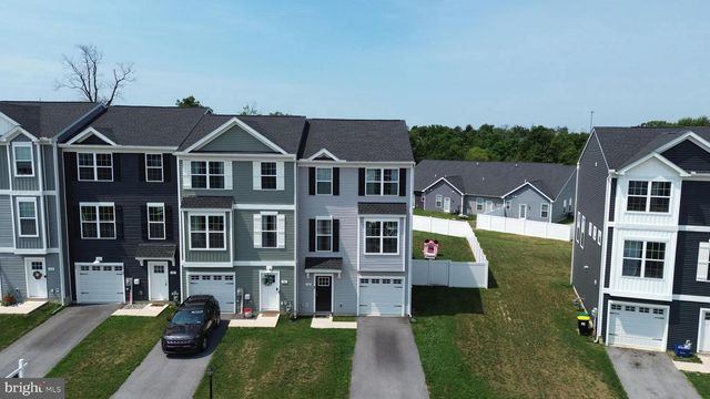 32 COOP LN, Hanover, PA 17331
