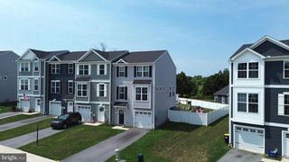 32 COOP LN, Hanover, PA 17331
