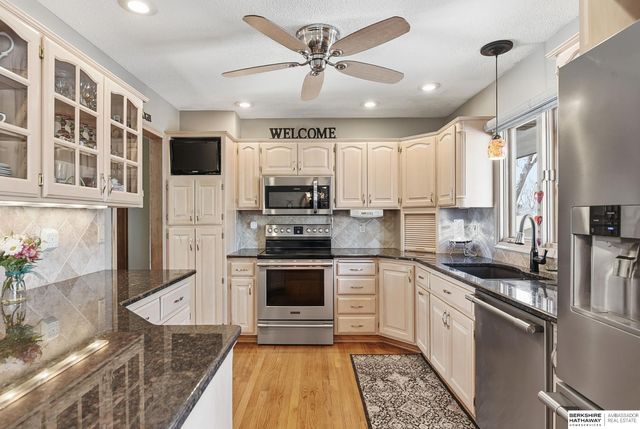 13968 William Circle, Omaha, NE 68144