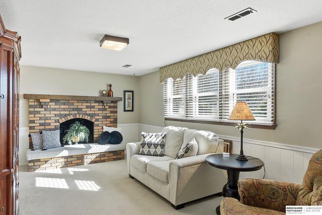 13968 William Circle, Omaha, NE 68144