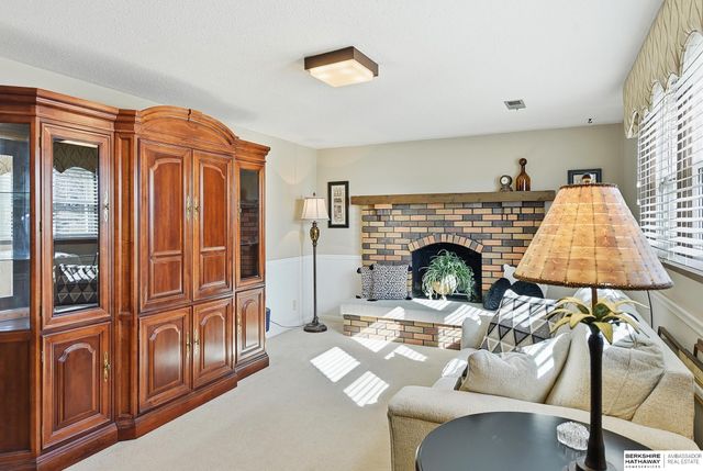 13968 William Circle, Omaha, NE 68144