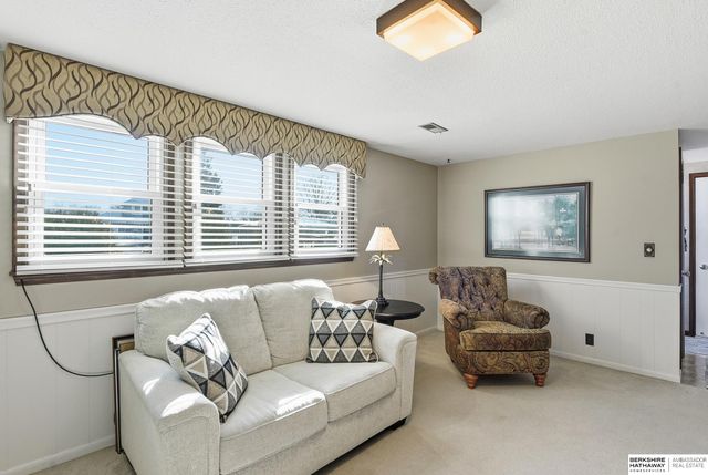 13968 William Circle, Omaha, NE 68144