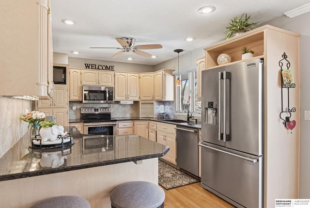 13968 William Circle, Omaha, NE 68144