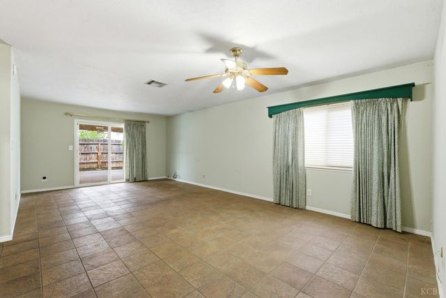 120 W Magnolia Avenue, Hanford, CA 93230