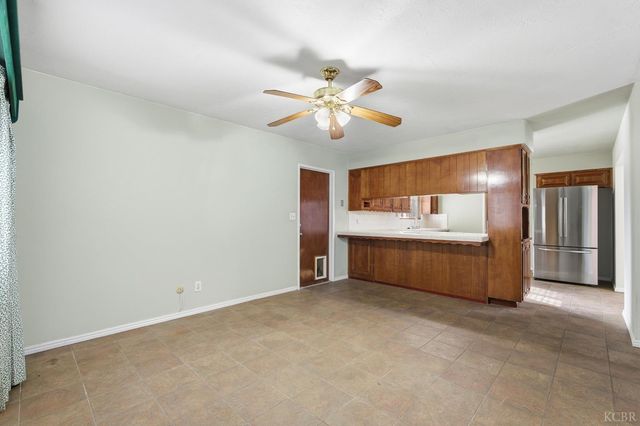 120 W Magnolia Avenue, Hanford, CA 93230