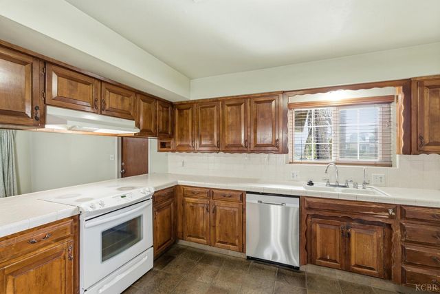 120 W Magnolia Avenue, Hanford, CA 93230