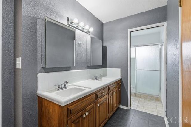 120 W Magnolia Avenue, Hanford, CA 93230