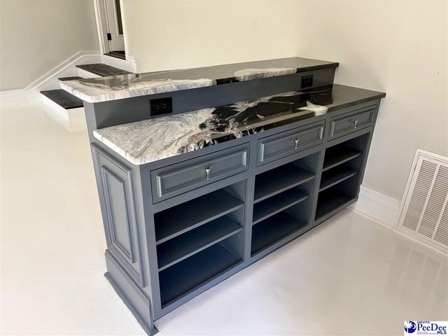 109 KINGFISHER, Florence, SC 29501