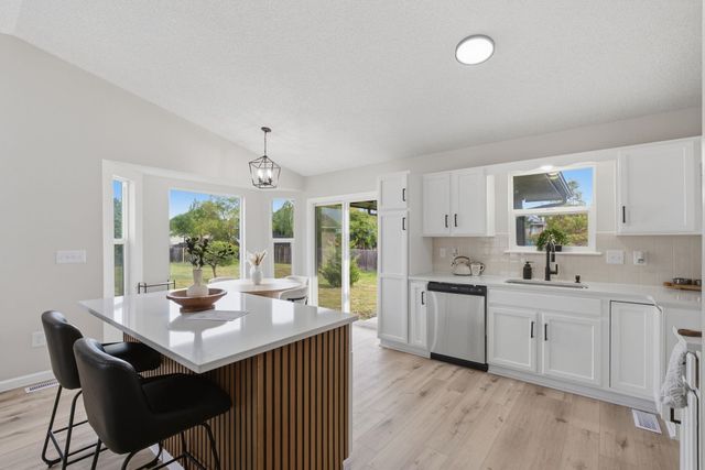 1012 E Winding Lane, Derby, KS 67037