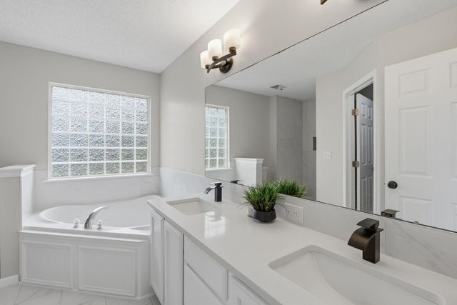 1012 E Winding Lane, Derby, KS 67037