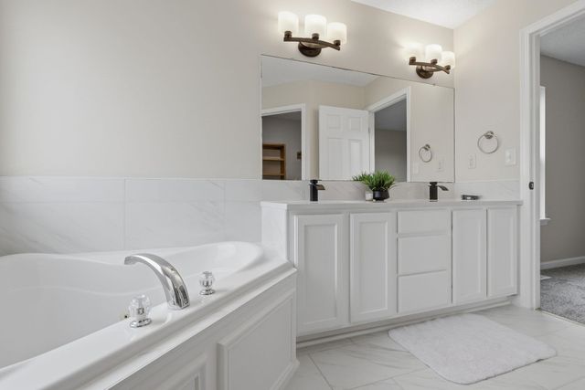 1012 E Winding Lane, Derby, KS 67037