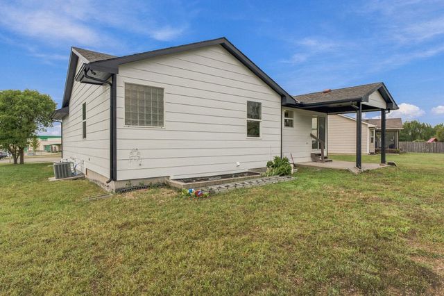 1012 E Winding Lane, Derby, KS 67037