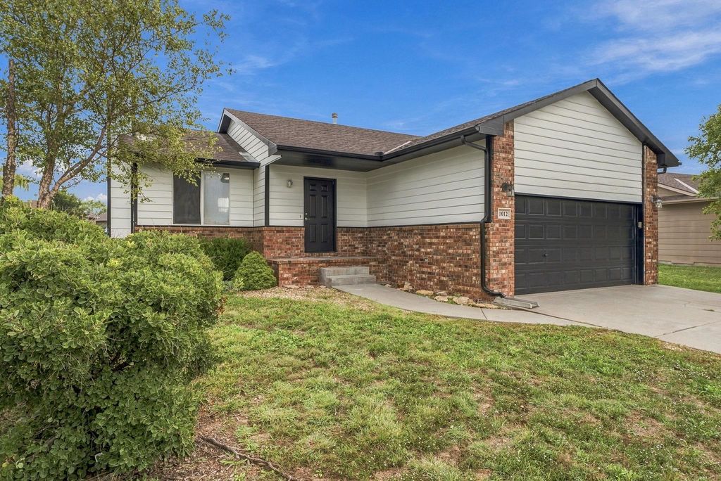 1012 E Winding Lane, Derby, KS 67037