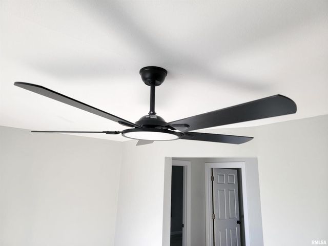 306 Bible Street, Flora, IL 62839