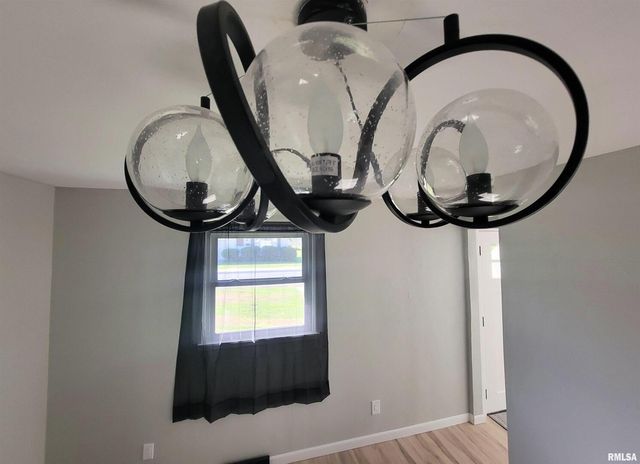 306 Bible Street, Flora, IL 62839