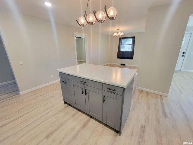 306 Bible Street, Flora, IL 62839