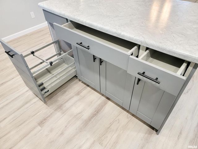 306 Bible Street, Flora, IL 62839