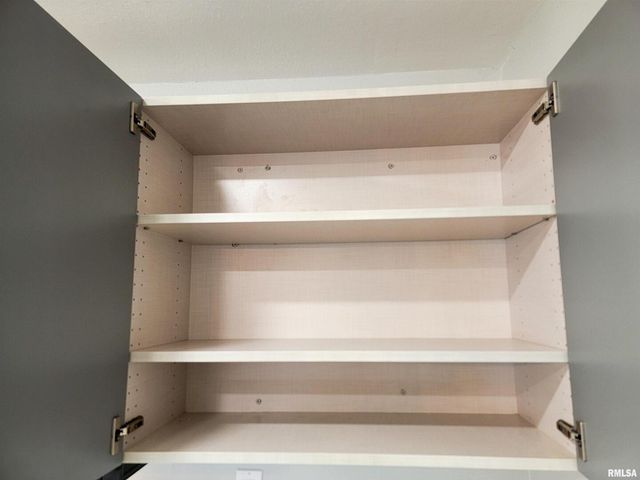 306 Bible Street, Flora, IL 62839