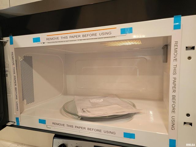 306 Bible Street, Flora, IL 62839