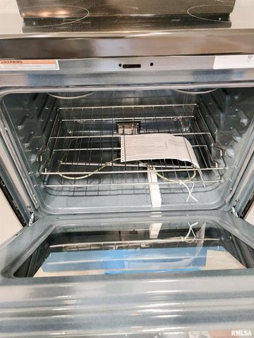 306 Bible Street, Flora, IL 62839