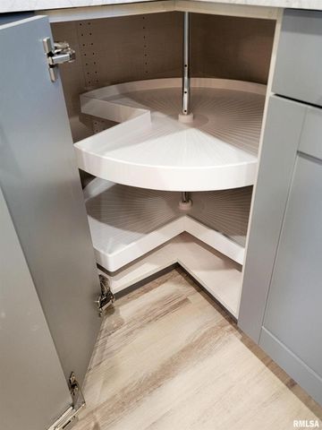 306 Bible Street, Flora, IL 62839