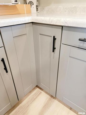 306 Bible Street, Flora, IL 62839