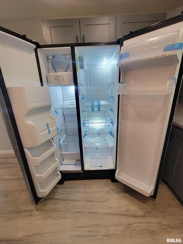 306 Bible Street, Flora, IL 62839