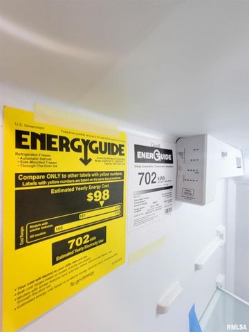 306 Bible Street, Flora, IL 62839